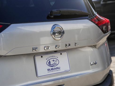 Used 2021 Nissan Rogue SV image 12