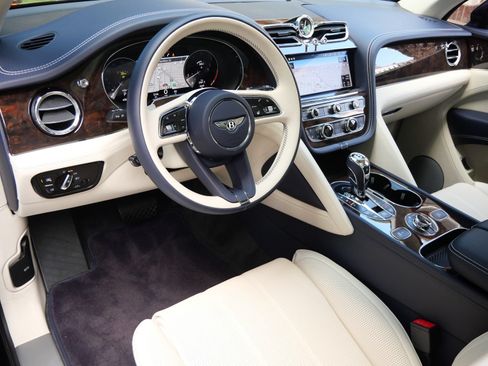 Used 2023 Bentley Bentayga Extended Wheelbase AWD/4WD image 12