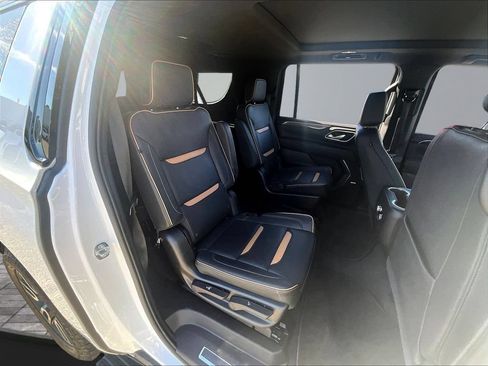 Used 2023 GMC Yukon XL AT4 w/ AT4 Premium Package AWD/4WD image 27