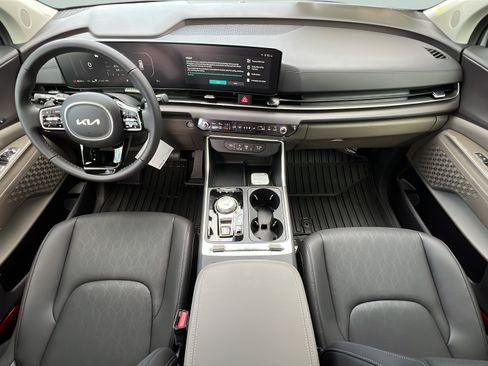 New 2026 Kia Carnival SX FWD image 11