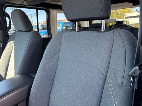 Used 2024 Jeep Wrangler Unlimited w/ Convenience Group image 9