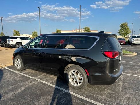 Used 2019 Chrysler Pacifica Touring Plus w/ Tire & Wheel Group FWD image 5