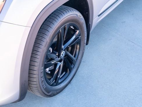 New 2026 Volkswagen Atlas Cross Sport SEL R-Line image 10