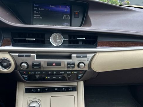 Used 2017 Lexus ES 350 w/ Luxury Package FWD image 14