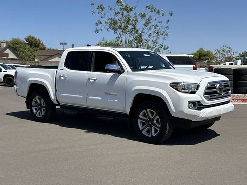 Used 2018 Toyota Tacoma Limited image 2