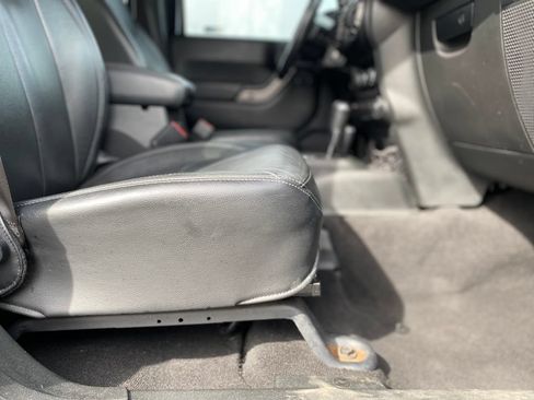 Used 2018 Jeep Wrangler Unlimited Sahara AWD/4WD image 11