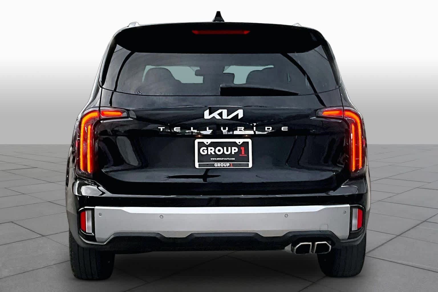 Used 2023 Kia Telluride EX w/ EX Captain's Chair Package FWD image 5