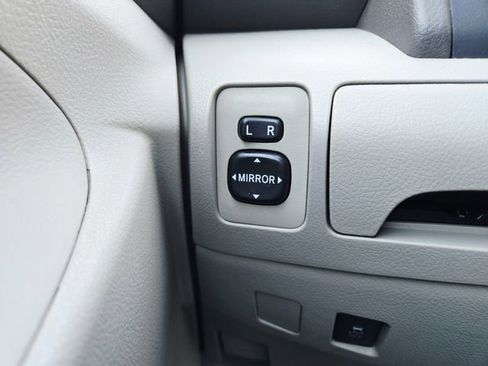 Used 2010 Toyota Camry LE image 26