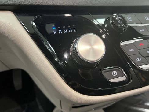 Used 2022 Chrysler Pacifica Touring-L image 19