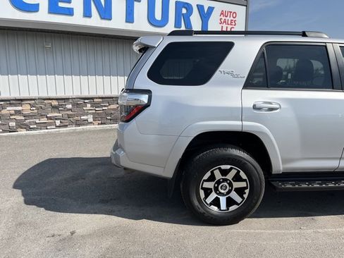 Used 2024 Toyota 4Runner TRD Off-Road Premium image 12