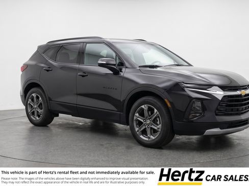 Used 2025 Chevrolet Blazer LT FWD image 1