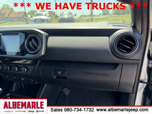 Used 2017 Toyota Tacoma TRD Off-Road w/ Tow Package (A/T) image 31