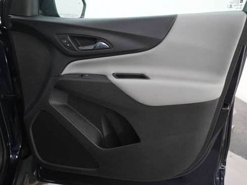 Used 2020 Chevrolet Equinox LT image 12