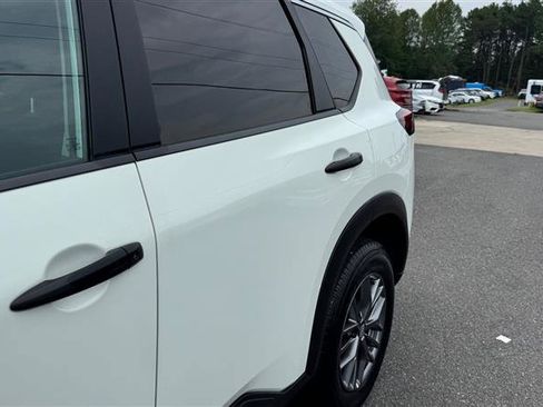 Used 2023 Nissan Rogue S AWD/4WD image 12
