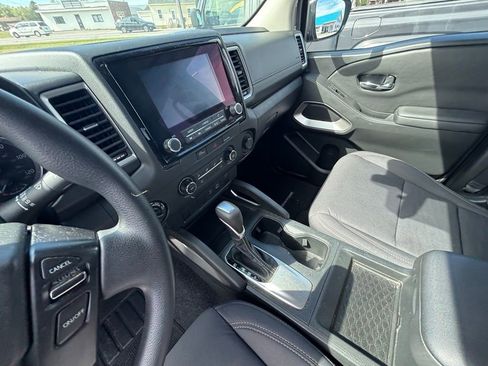 Used 2023 Nissan Frontier SV image 8