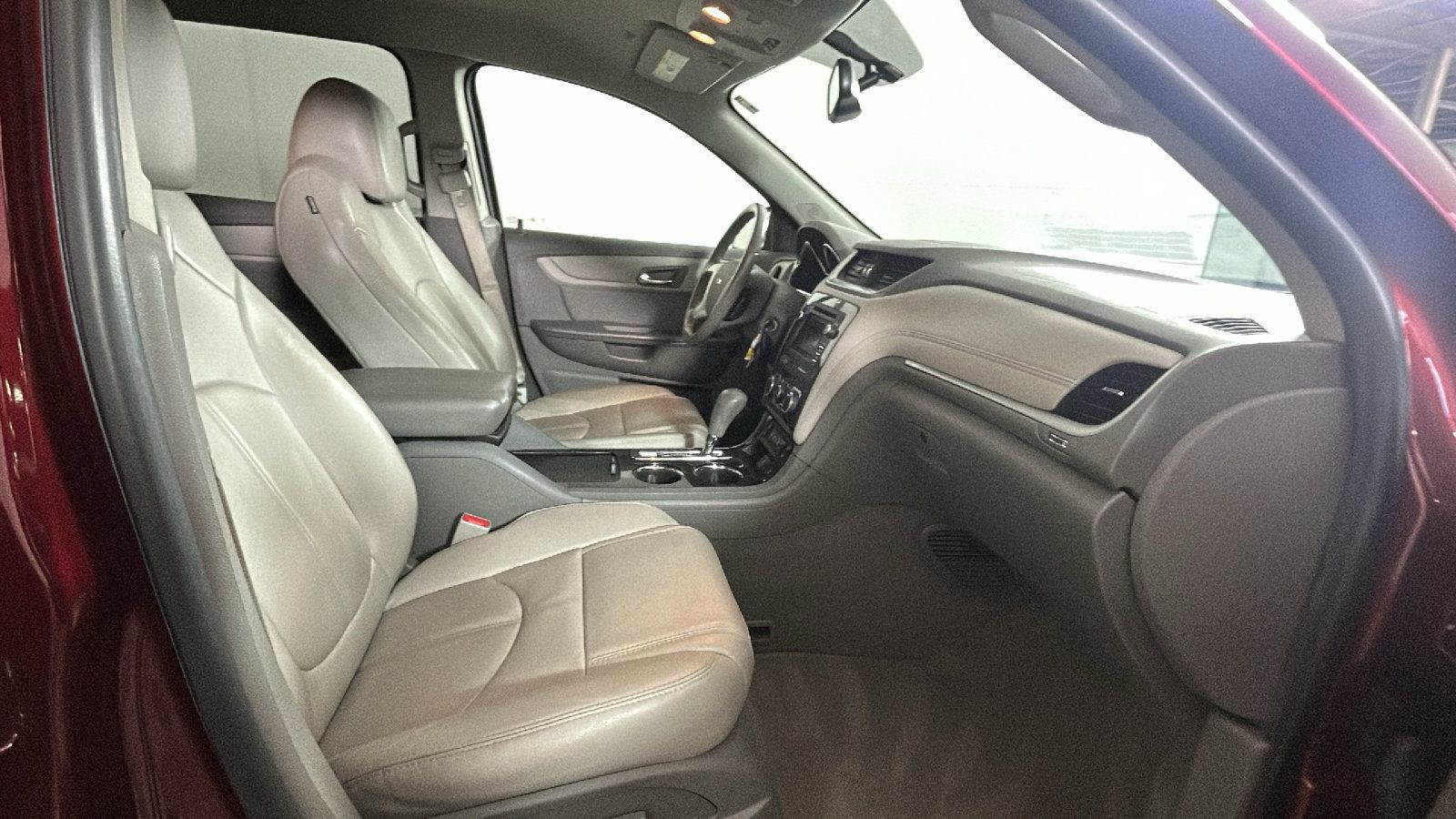 Used 2017 Chevrolet Traverse LT AWD/4WD image 32