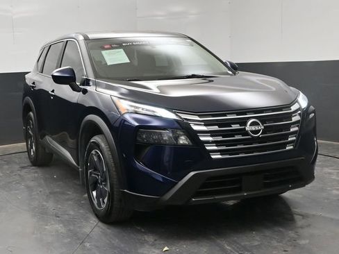 Certified 2025 Nissan Rogue SV image 2