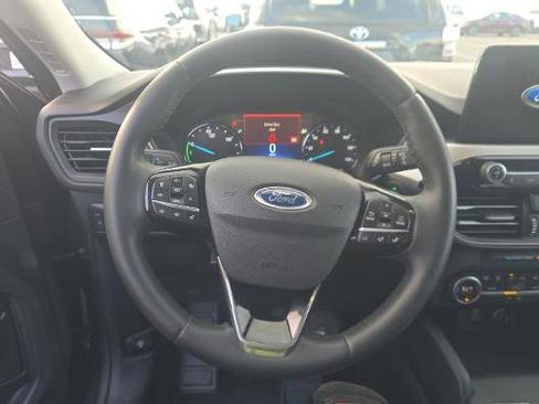 Used 2021 Ford Escape SE w/ SE Sport Appearance Package image 10