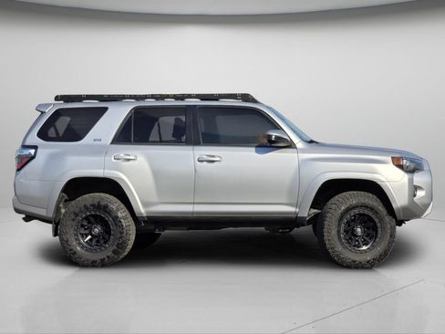 Used 2022 Toyota 4Runner SR5 AWD/4WD image 21