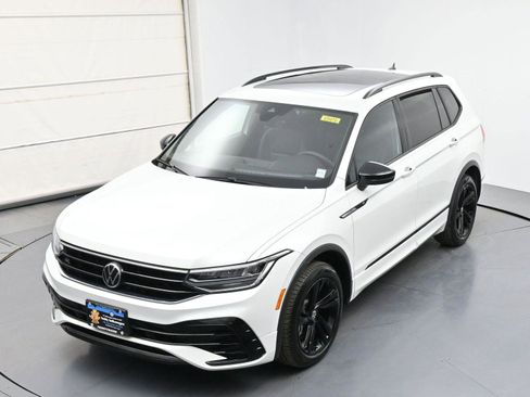 Used 2023 Volkswagen Tiguan SE R-Line AWD/4WD image 32