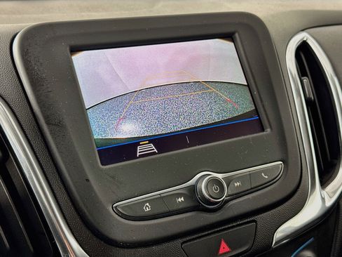 Used 2020 Chevrolet Equinox LT FWD image 13