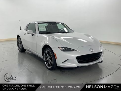 Used 2018 MAZDA MX-5 Miata RF Grand Touring image 4