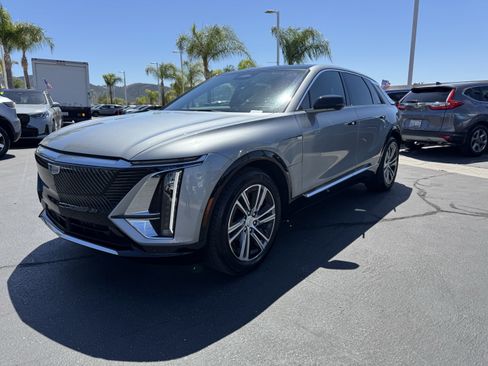 Used 2024 Cadillac Lyriq Luxury w/ LPO, Floor Liner Package RWD image 5
