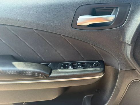 Used 2019 Dodge Charger SXT RWD image 21