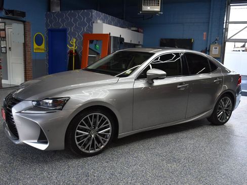 Used 2018 Lexus IS 300 AWD image 12