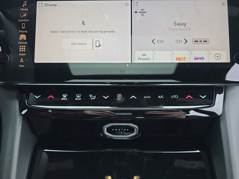 New 2026 Jeep Grand Cherokee Altitude image 21