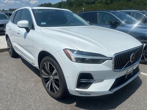 Used 2023 Volvo XC60 B5 Plus w/ Climate Package AWD/4WD image 3