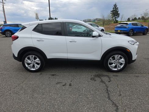 Used 2024 Buick Encore GX Preferred w/ Comfort Package image 2