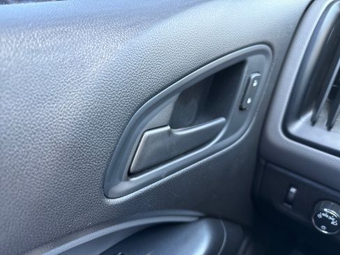 Used 2019 Chevrolet Colorado W/T w/ WT Convenience Package RWD image 27