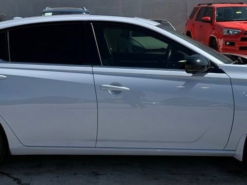 Used 2024 Nissan Altima 2.0 SR FWD image 5