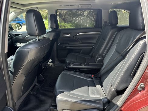 Used 2017 Toyota Highlander Limited Platinum AWD/4WD image 28