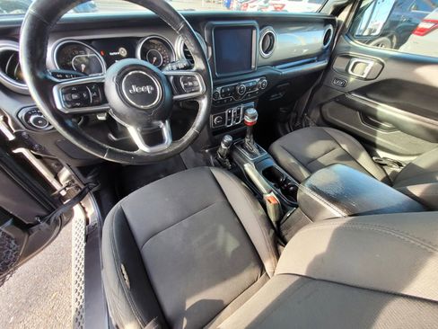Used 2018 Jeep Wrangler Unlimited Sahara AWD/4WD image 15