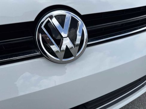 Used 2017 Volkswagen Golf 4-Door FWD image 10