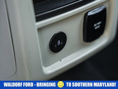 Used 2022 Ford Edge Titanium image 39