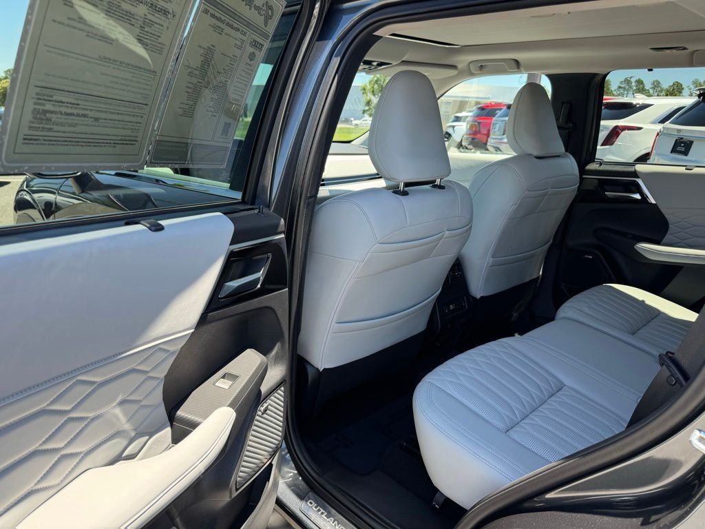 Used 2025 Mitsubishi Outlander SEL FWD image 38