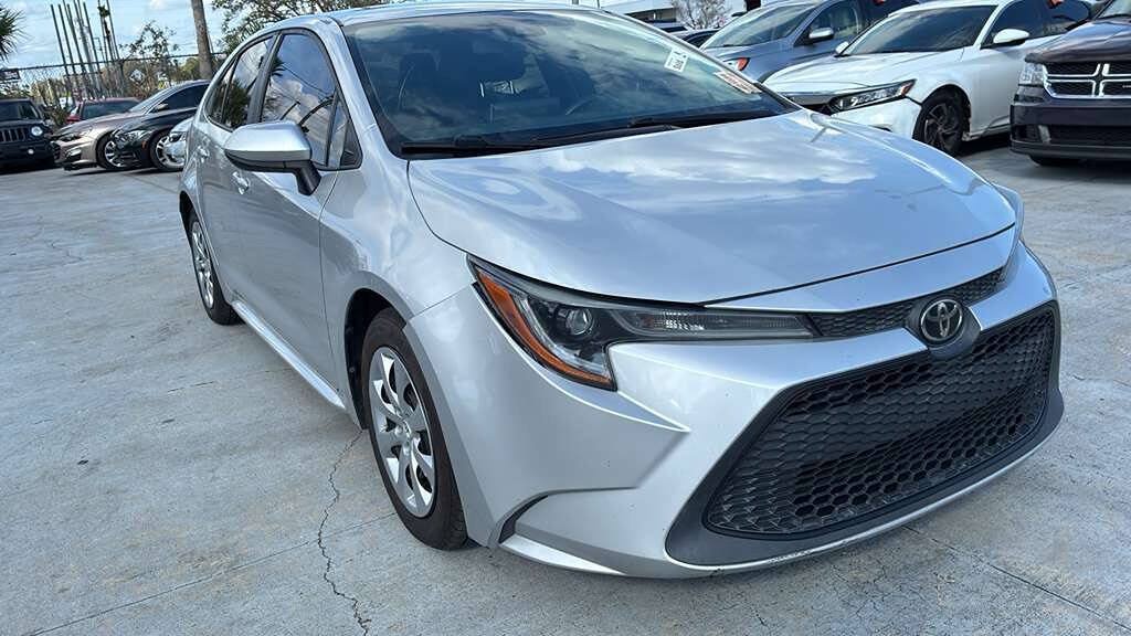 Used 2021 Toyota Corolla LE FWD image 2