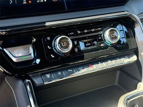 Used 2024 GMC Sierra 2500 AT4X image 27