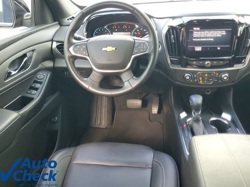 Used 2023 Chevrolet Traverse LT w/ Rear Camera Mirror Package FWD image 17