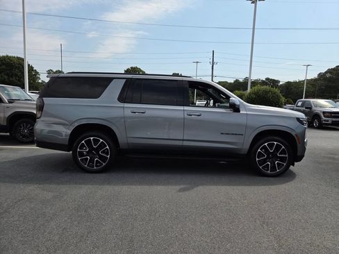Used 2025 Chevrolet Suburban RST w/ Comfort Package AWD/4WD image 15