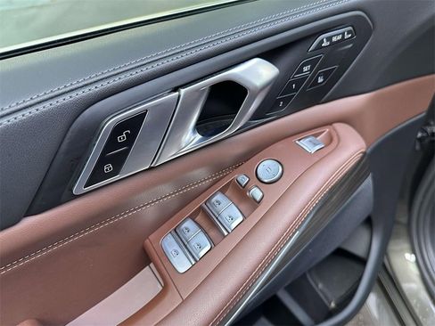 Used 2023 BMW X7 xDrive40i w/ Parking Assistance Package image 17
