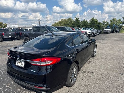 Used 2017 Ford Fusion SE w/ Equipment Group 201A FWD image 8