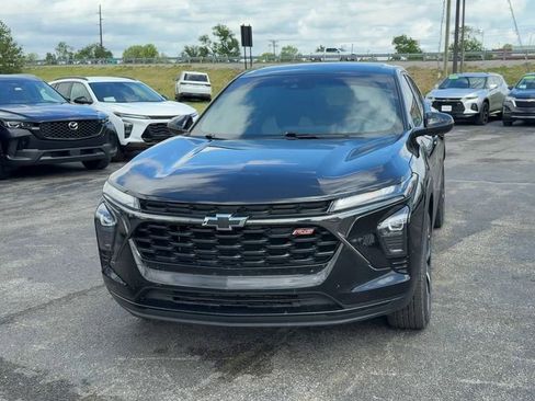 Used 2024 Chevrolet Trax RS w/ Driver Confidence Package FWD image 2