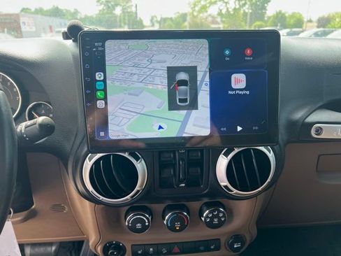 Used 2015 Jeep Wrangler Unlimited Rubicon w/ Connectivity Group AWD/4WD image 9