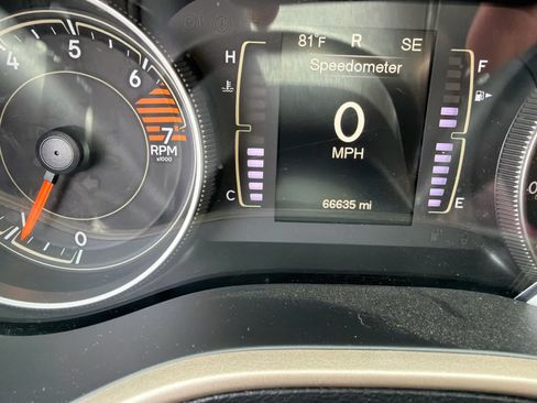 Used 2016 Jeep Cherokee Latitude AWD/4WD image 11