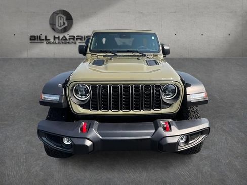 Used 2025 Jeep Wrangler Unlimited Rubicon w/ Convenience Group AWD/4WD image 2