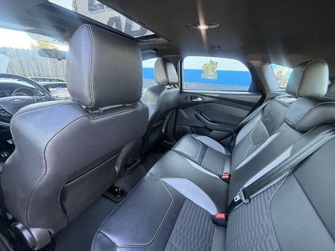 Used 2018 Ford Focus ST w/ Equipment Group 401A FWD image 15